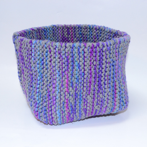 Ravelry Folding Yarn Bowl pattern by Isabella Silvan