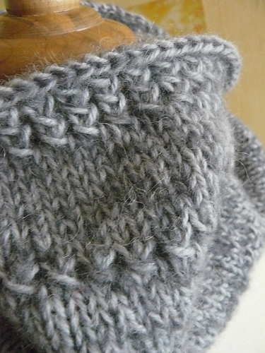 Ravelry: Textured cowl pattern by Organdi Bidouille