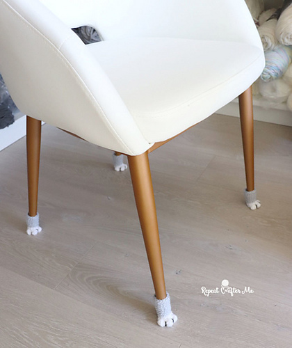 Cat paw chair socks photo 3