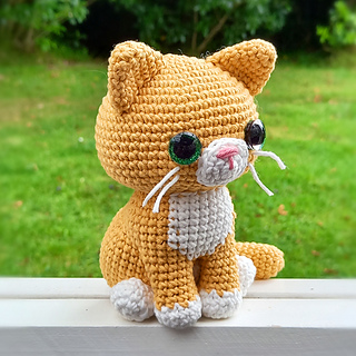Ravelry: Sitting Kitten pattern by Patchcatcrafts
