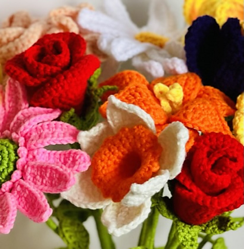 Heklede blomsterbukett - Alexandra Cuceinic