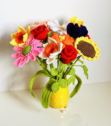 Heklede blomsterbukett - Alexandra Cuceinic