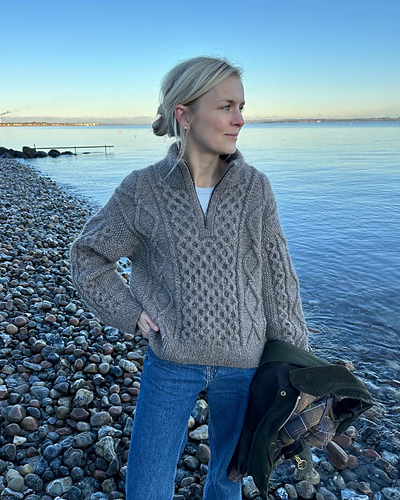 dagmar_zipper_sweater_strand2-