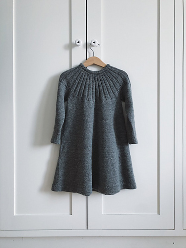 Søndagskjole - PetiteKnit