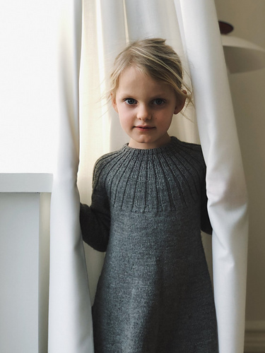 Søndagskjole - PetiteKnit