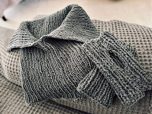 Thornley cowl & mittens photo 2