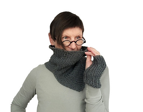 Thornley cowl & mittens photo 4