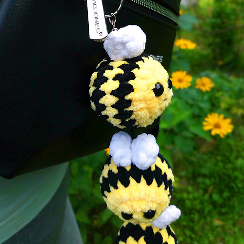 Ravelry 3 Bees Keychain pattern by Marina Emelianova