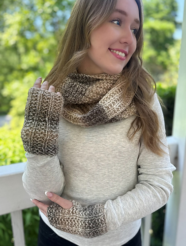 B226 Infinity Cowl an Mitts photo 2