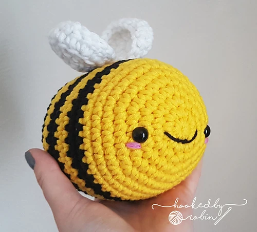 Chunky Amigurumi Bees: TikTok Bee crochet pattern by Hooked by Robin