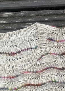 Detail neckline