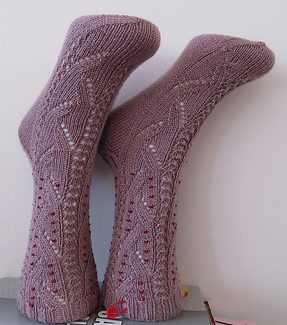 Ravelry Blossom Socks (Cuff Down) pattern by Qianer Huang