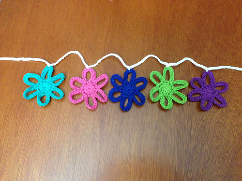 Ravelry: String of Flowers (Flower Garland) pattern by Rachel Beth