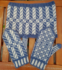 St Andrews MItts and Cowl in Annfield Farm Mohair DK