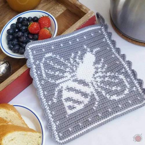 Bee Potholder photo 4