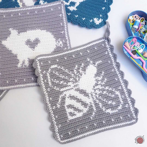 Bee Potholder photo 9