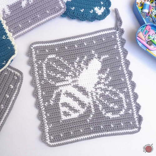 Bee Potholder photo 7