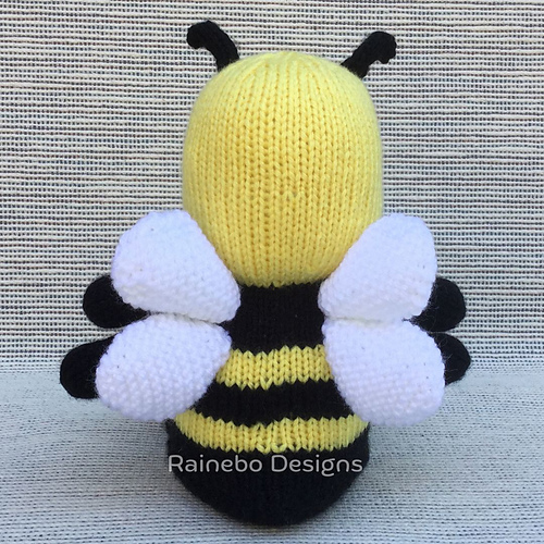 Ravelry: Buzzy Bee pattern by Lorraine Pistorio