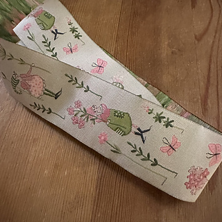 Close up of the lovely Acufactum ribbon.