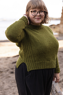 Jenni is wearing a size 4 with F cup shaping and added a split hem
