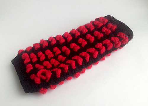 Queen of hearts crocheted fingerless gloves photo 3
