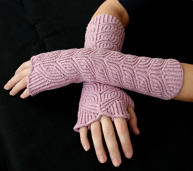 Ravelry Redmoresque's Blackberry ice cream mitts