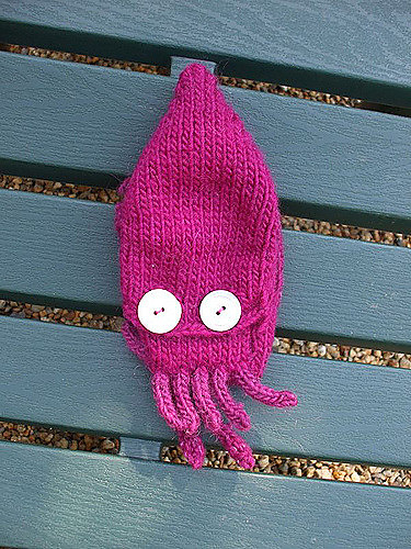 Squid-shaped phone case photo 1