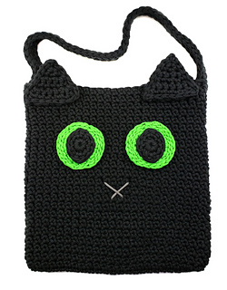 Black Cat Halloween Trick-or-Treat Bag. Free Pattern for the 2018 Halloween CAL. Designed by Oombawka Design Crochet. #halloweenCAL2018