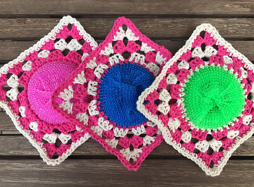 Circle Granny Square Scrubby photo 1