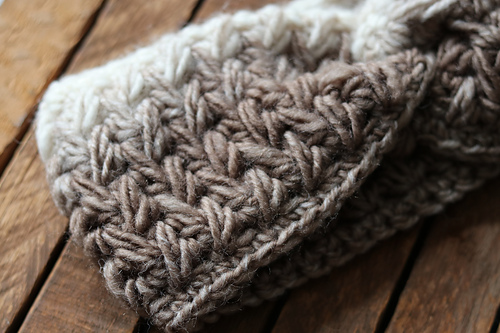Feathers Ear Warmer photo 4