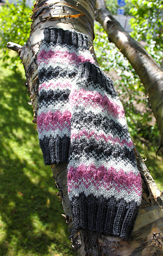 Ravelry: Drift of Snow Leg Warmers pattern by RiittaMarjo