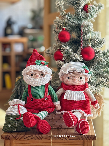 Crochet Santa and Mrs Claus