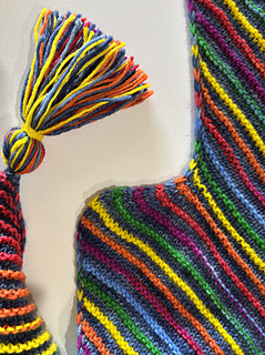 Close up of dragon curve and braided edge