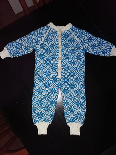 Stjerne strikket babydress - 