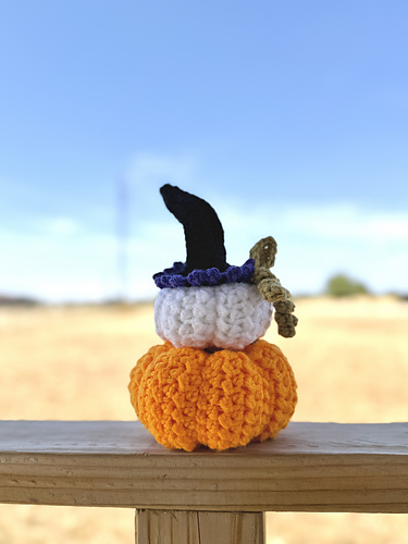 Witchy Pumpkin Stack