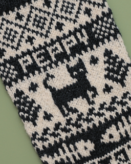 Sam customized her cat stockings using a DK weight yarn, 3.5mm (US 4) needles, and a mix of charts from various sources.