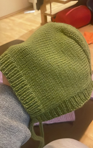 Ravelry: Ivory Baby Bonnet and Booties pattern by Sandra Magalhães