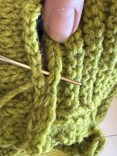 Seaming the cast off edges.  To do this, do knit stitch bind off per pattern, then lace/ mattress stitch variation to join together.  Yes, the Vs go in opposite directions, but once done (see next two pics) it looks just fine. 