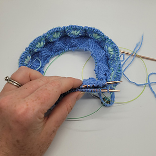 Three video tutorials accompany this pattern including the cast-on technique, a crown accompanying guide and a video explaining the Daisy motif