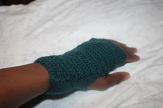 Avante Wrist Warmers
https://shidonnaravenpa.com
shidonnaravenc.wixsite.com/nobleknits