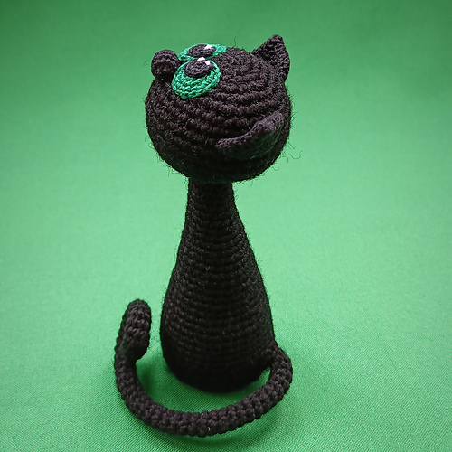 Svart katt - Julia Shoti