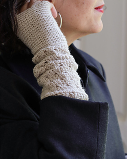 Ava fingerless mitts