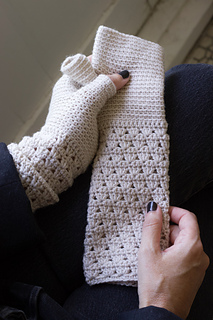 Ava fingerless mitts