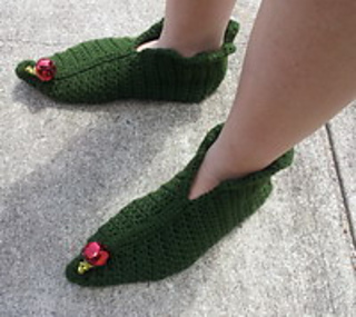 Ravelry: Elf Slippers in Green pattern 