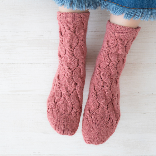 Ravelry: MOMO Socks pattern by Yucca