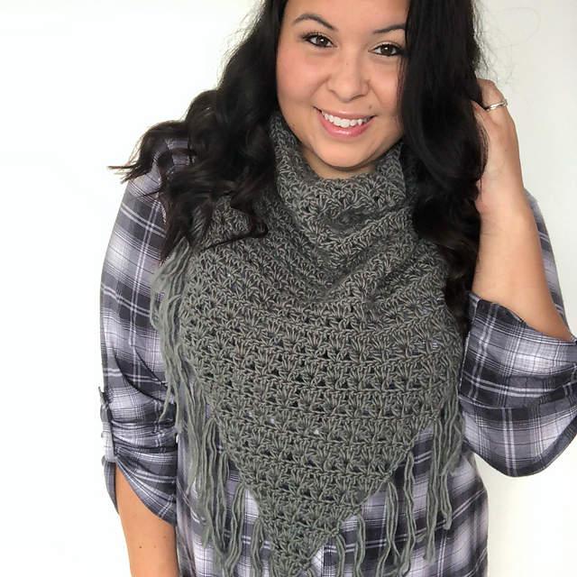 Ravelry Cozy Bandanna Scarf pattern by Sierra Fontaine