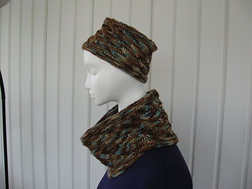 Around the Bend Hat & Cowl Set photo 4