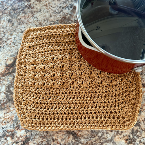 Ravelry Rounded Square Hot Pad pattern by Melanie Jane