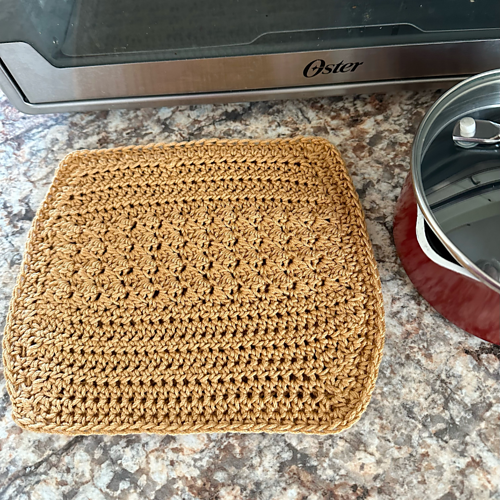 Ravelry Rounded Square Hot Pad pattern by Melanie Jane