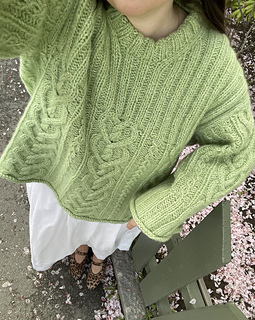 Testknitter Anna beate in her sweater!